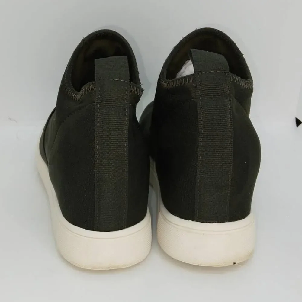 Material Girl Quila Women's Pre-owned Dark Green Camo Sneakers - sz. 6 1/2